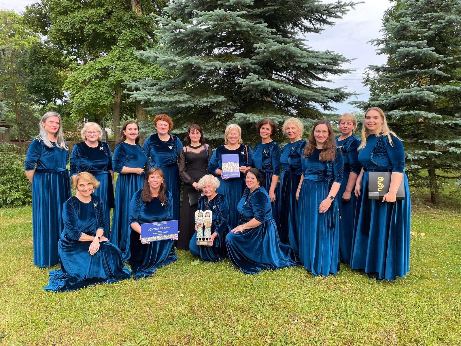 CHORO “NONA” RANKOSE – “BRONZINĖ ŠALČIOS JUOSTA”